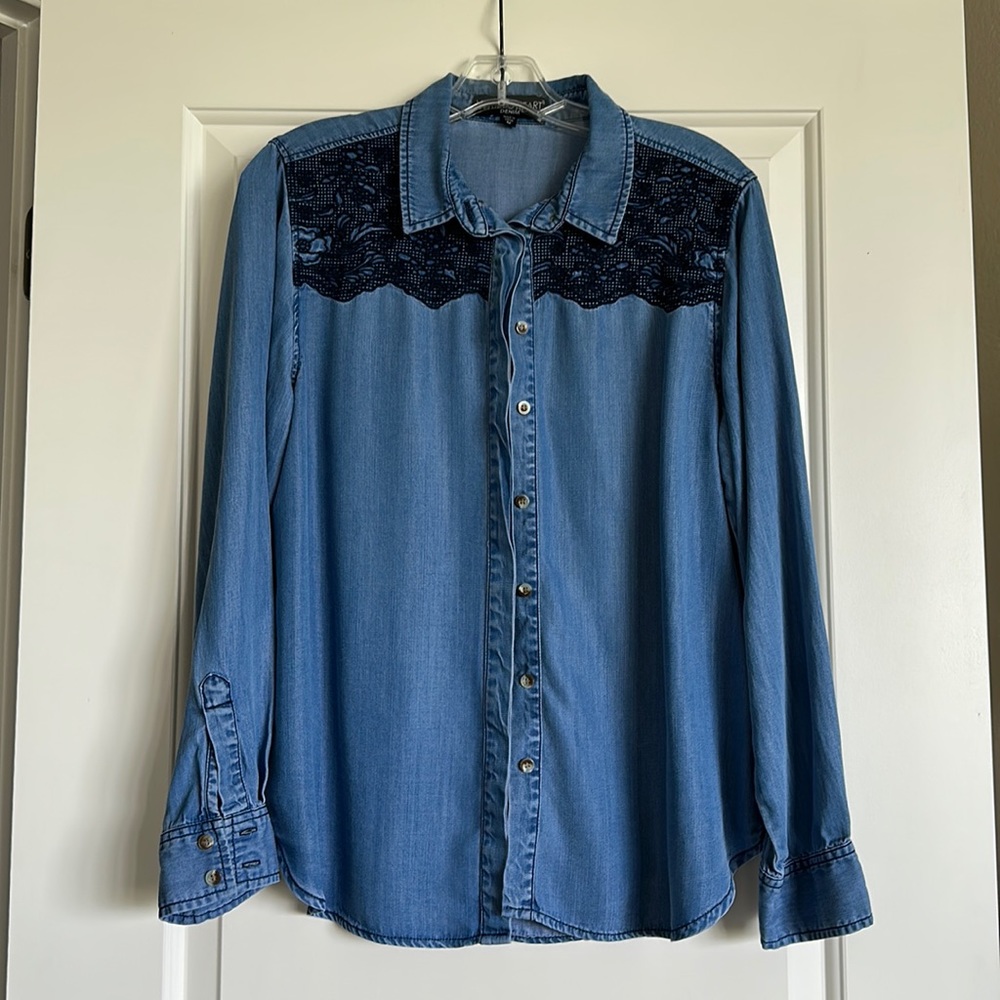 Velvet Heart denim button down shirt. Worn twice, excellent condition